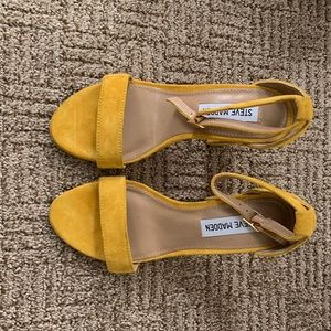 Steve Madden yellow suede pumps